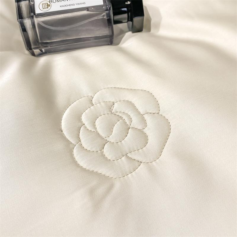 100% Washed Silk Quilt for Summer Embroidery Smooth Ice Cooling Bedspread Silky Blanket for Beds Luxury Summer Comforter for Bed