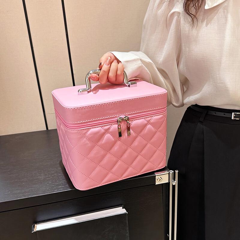 MDNG Chic Quilted Portable Cosmetic Case