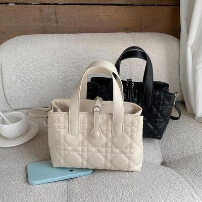 This Exquisite Square Small Handbag Is A Versatile and Fashionable Crossbody Bag for Women