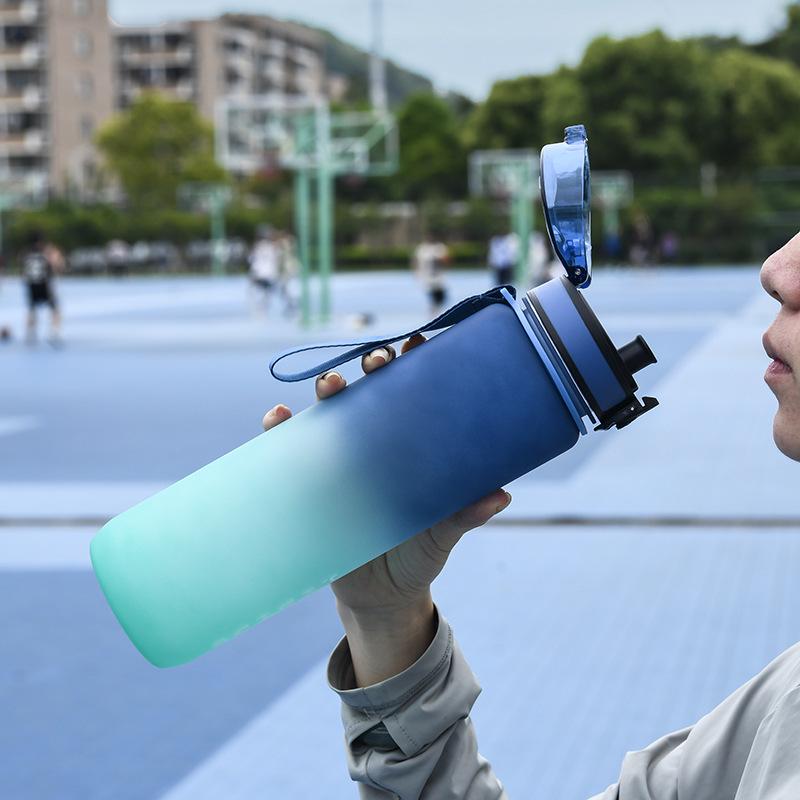 2025 New Model Frosted Gradient Sports Water Bottle for Men, Large Capacity, Drop & Heat Resistant, Portable Plastic Cup
