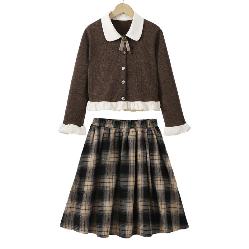 

Комплект из двух предметов для девочек: осенняя клетчатая юбка и вязаный кардиган 130 cm темно-коричневого