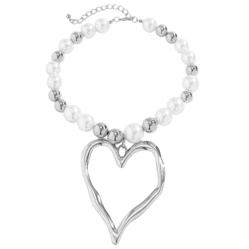 Unique Irregular Heart Pendant Necklace Fashionable Beads Necklace Stylish Neck Jewelry Suitable for Various Occasions