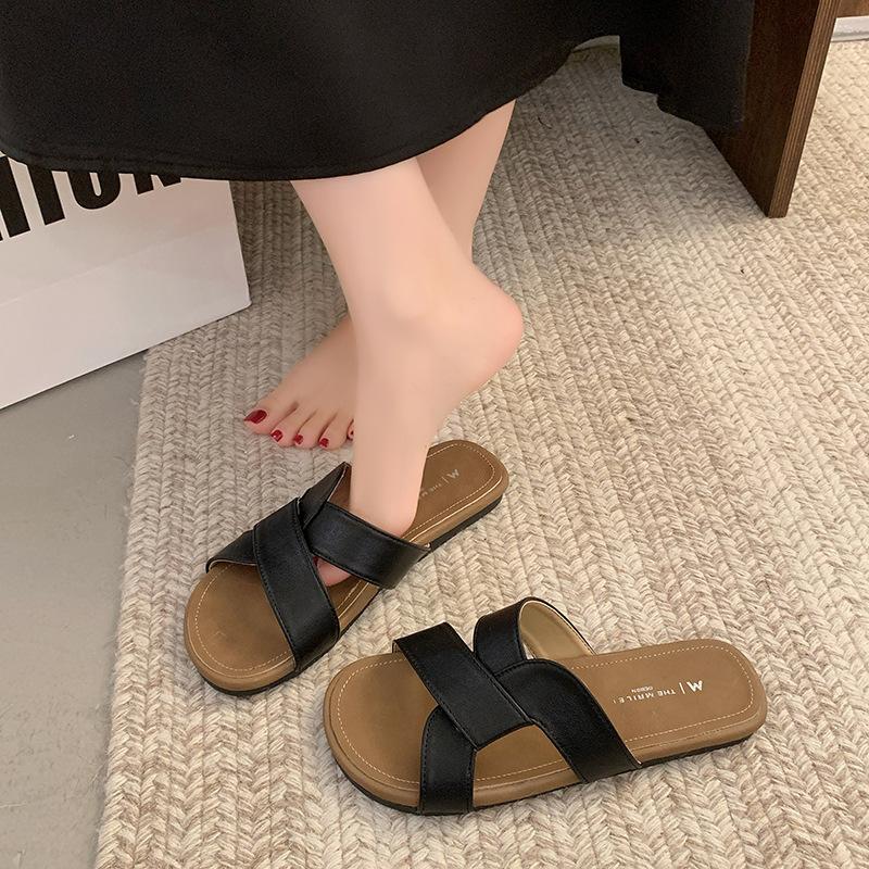 Summer soft-soled skirt wear flat slippers women's sandals sandals word with casual versatile