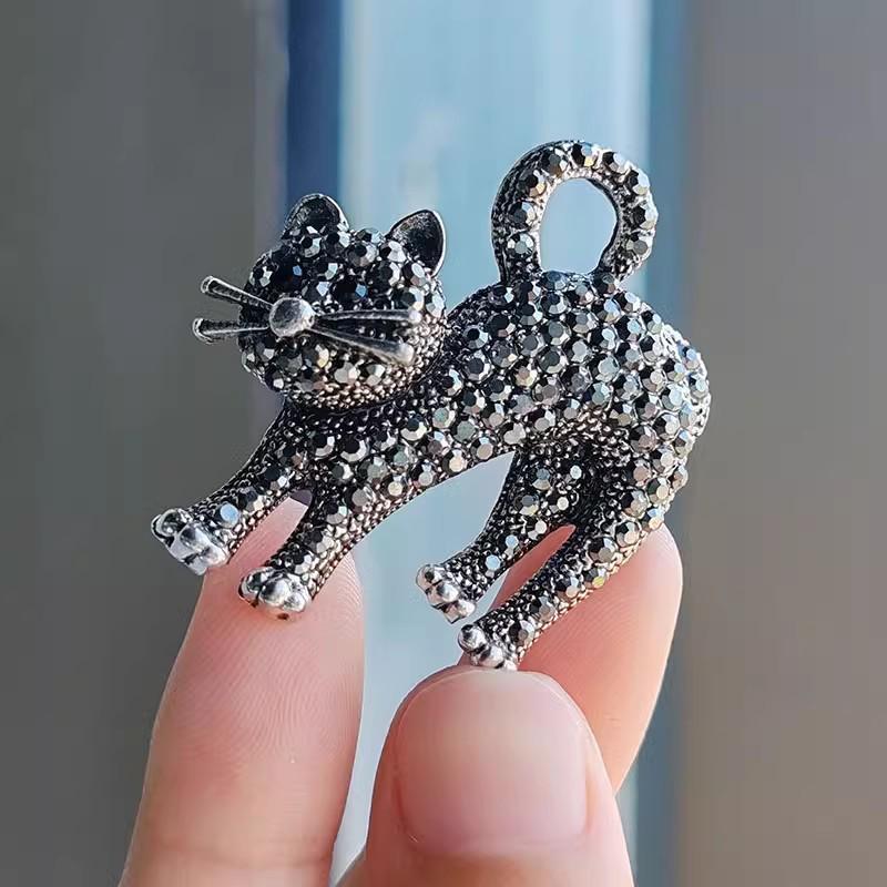 Premium Korean Cartoon Kitten Oil-Drop Brooch - Elegant Animal Pin for Women