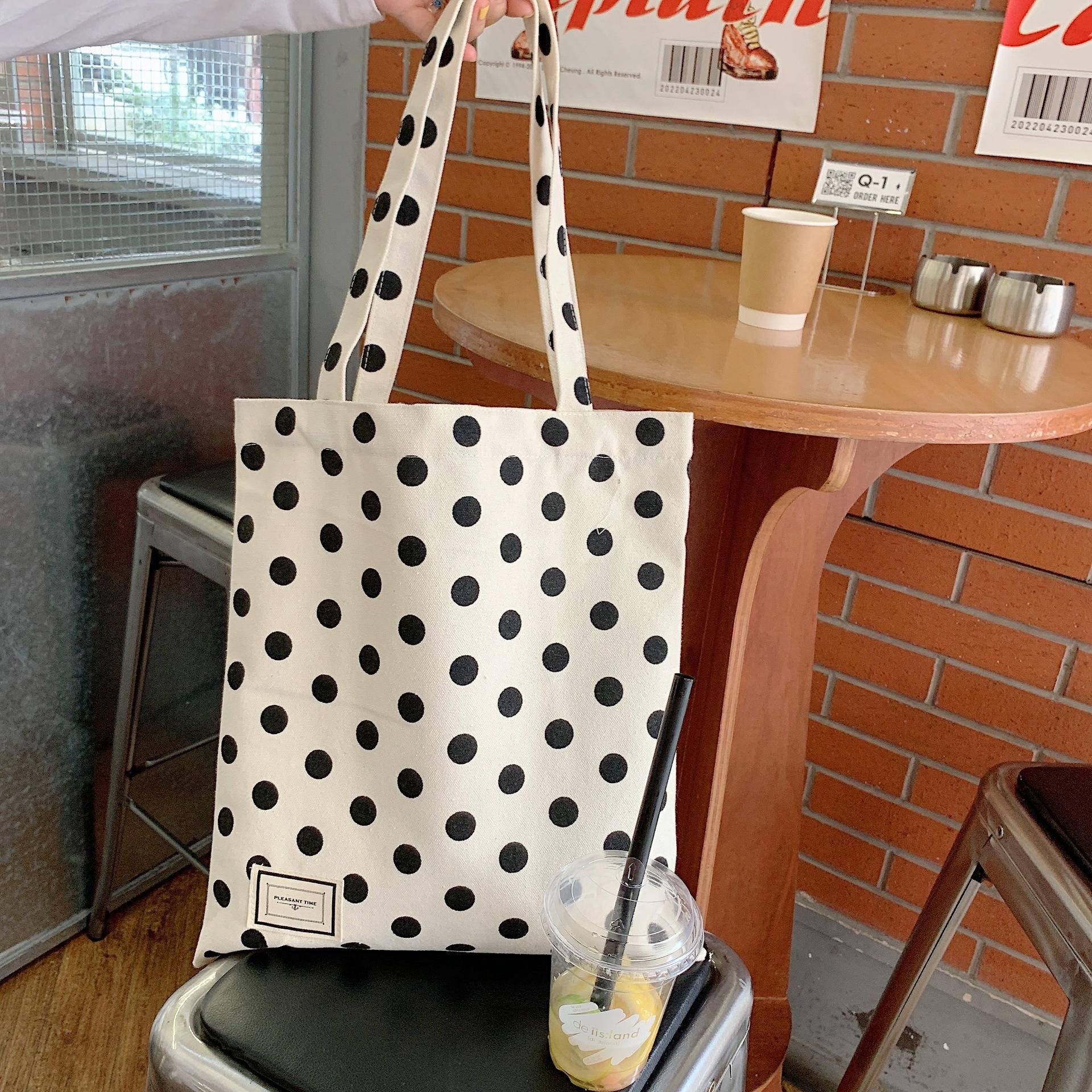 Женская удобная большая сумка для мобильного телефона Storm Point на одно плечо большой емкости OneSize бежевый 898₽