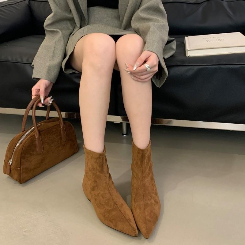 Trendmarke Herbst und Winter neu einfache matte Wildleder flache Sockenstiefel flacher Absatz dünne Stiefel Temperament spitz zulaufende kurze Stiefel Frauen