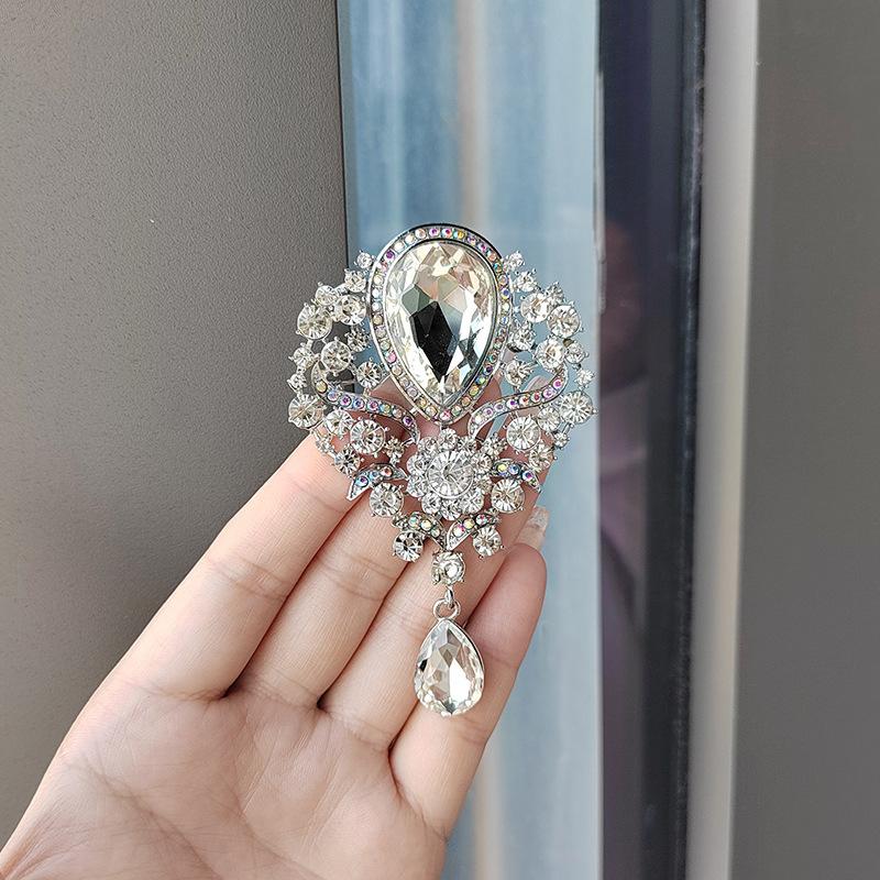 Retro Popular Crystal Big Water Drop Pendant Brooch Temperament Exaggerated Rhinestone Corsage Pin Clothing Accessories Women