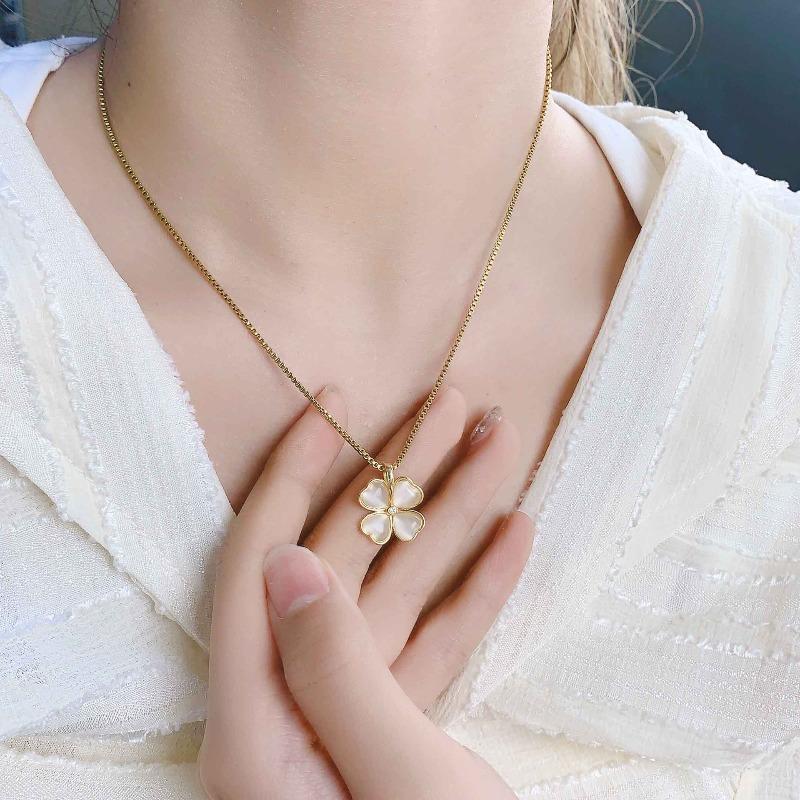 Necklace - Women's Summer Sophisticated Four-Leaf Clover Cat Eye Necklace - Simple and Stylish for Any Season