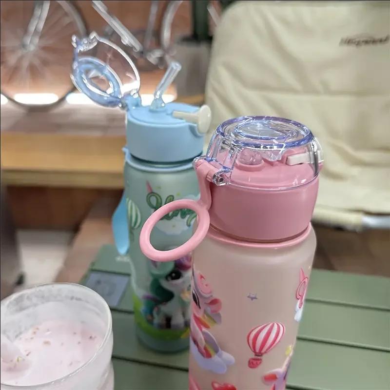 23.67oz Roztomilý a odolný vesmírný hrnek bez BPA, odolný vůči vysokým teplotám, přenosná láhev na vodu pro outdoorové aktivity, perfektní dárek