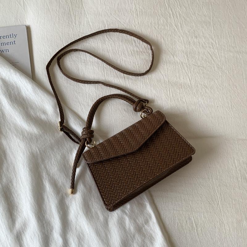 

Premium sense niche texture woven bag women s 2025 new trendy fashion messenger bag women s foreign style versatile shoulder bag