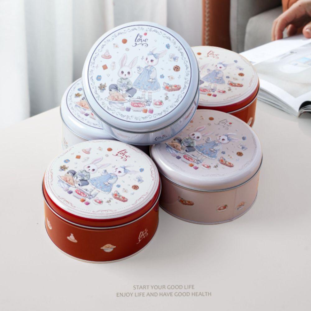 

Round Cookie Tin Box Cartoon Rabbit Printed Gift Packaging Box Sugar Packing світло-фіолетового кольору