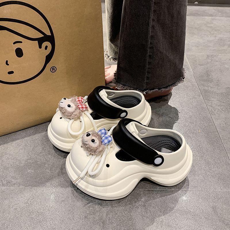 Stepping On Shit Feeling Small Man Thick-soled Cool Slippers Non-slip Slippers 2025 Sweet Cute Strap Doll Hole Shoes Women's Summer