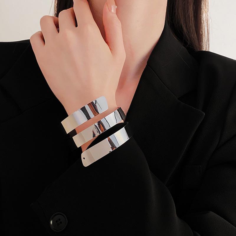 Euro-American Metal Open Armlet Bangle: Trendy Dual-Use Bracelet with Influencer Style