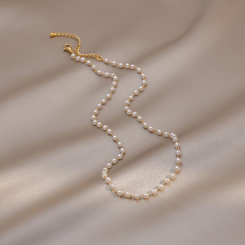 Geometric Pearl Choker: Retro Literary Fashion for Women