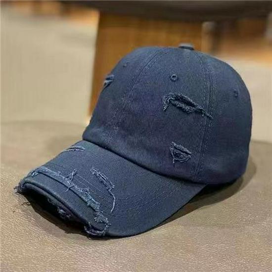 Vintage-Style Casual Baseball Cap with Distressed Details, Soft Top, Curved Brim, and Face-Revealing Duckbill Design