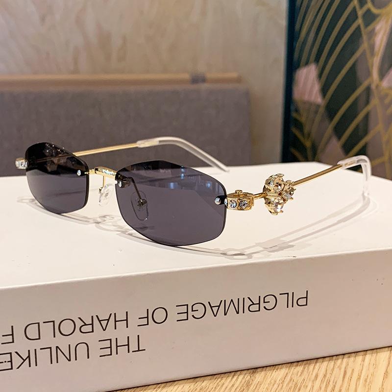 Rhombus diamond sunglasses frameless 2026 new sunglasses personalized UV protection sunglasses advanced sense Internet celebrity pictured