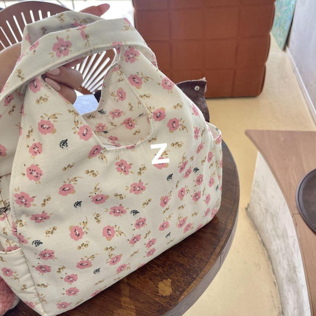 Schicke Tragetasche aus floralem Canvas - Stilvoll & Süß für den Arbeitsweg