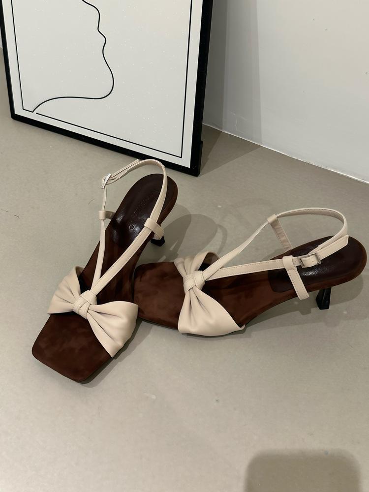 Sandales d'été 2025 pour femmes à bout ouvert carré français, à lanière stiletto avec jupe, élégantes à talons hauts extérieurs