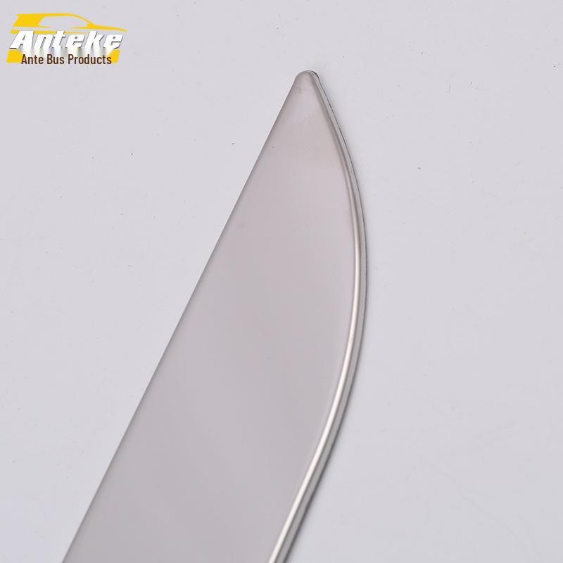 Ornament bara spate: Autocolant decorativ 18 CC rezistent la zgârieturi și la coliziuni