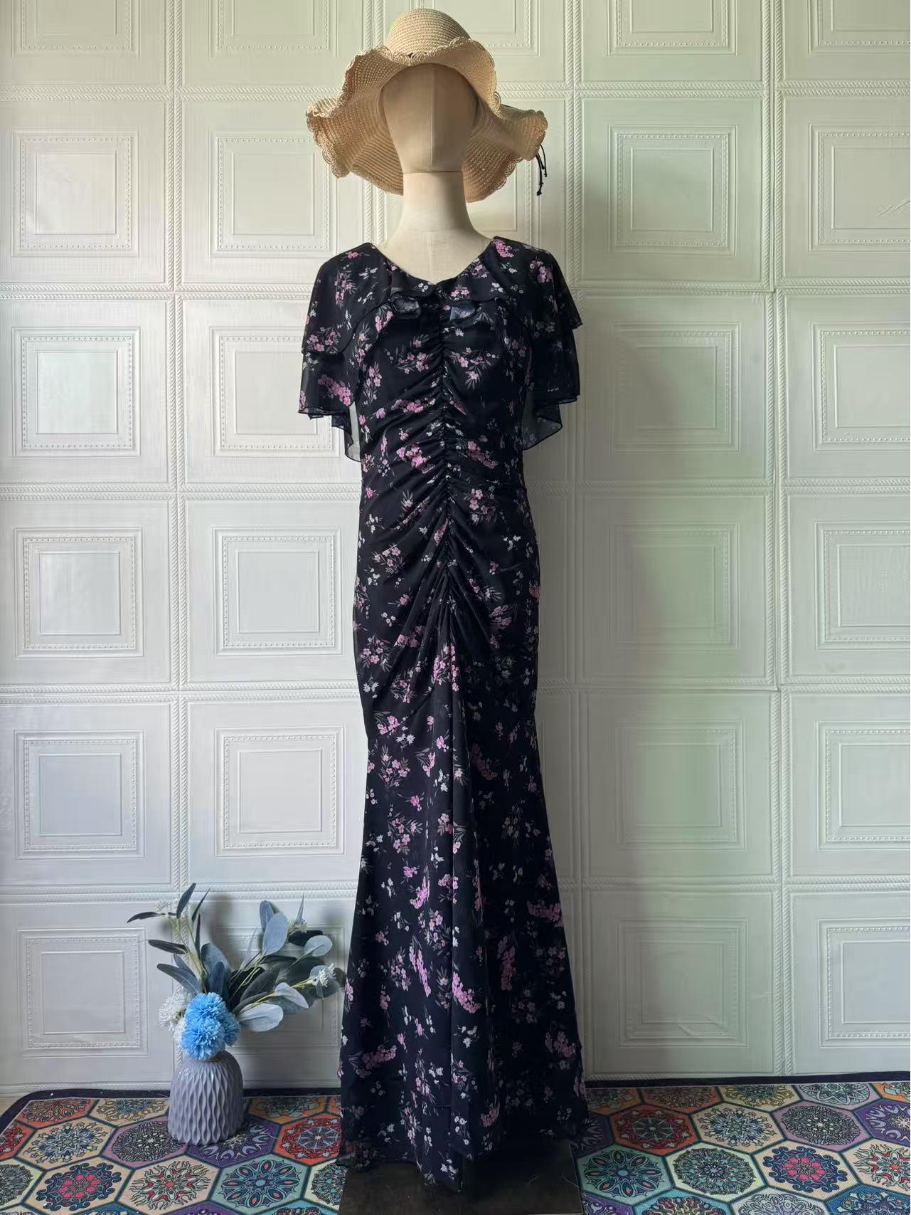 

Женское элегантное платье с коротким рукавом и цветочным принтом - Коллекция Весна 2025 XXL чёрный