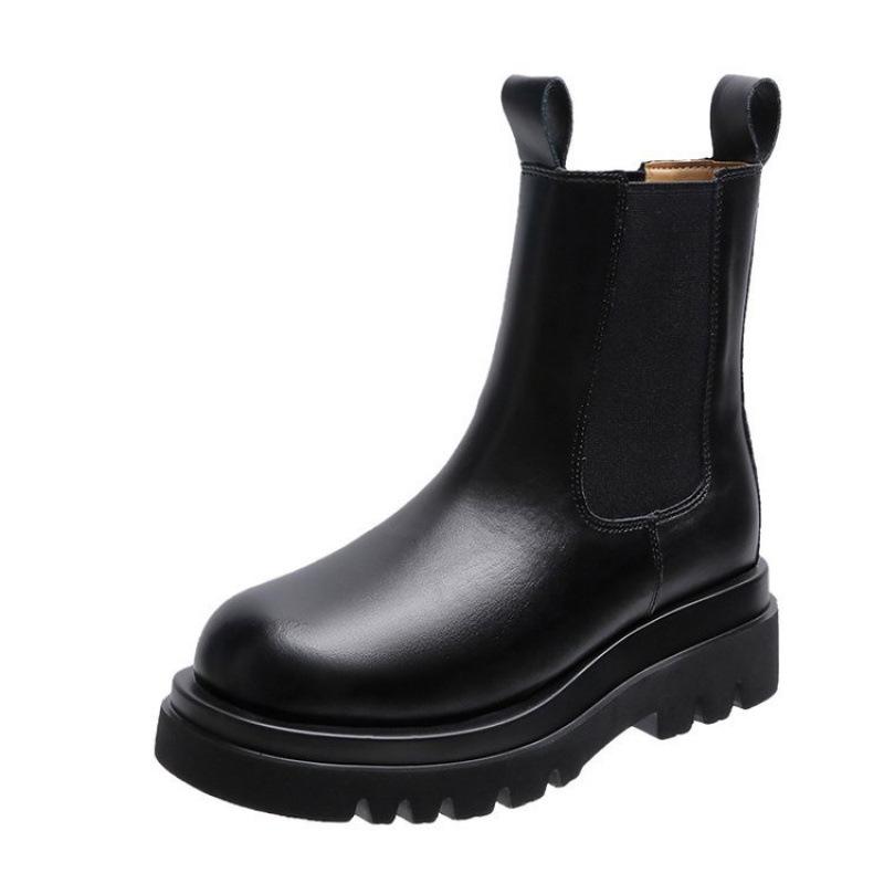 Autumn and winter leather boots round head thick sole medium tube Chelsea boots street shot