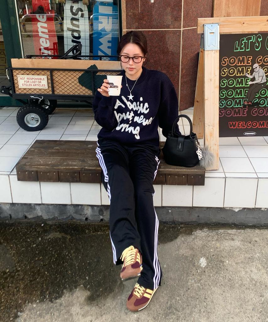 BLOND9 Slogan Round Knit Sweater_Navy (Type B)