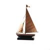 Adorno de Barco de Vela de Bronce Dorado Modelo de Hierro Lustroso Base Oscura Barco Náutico