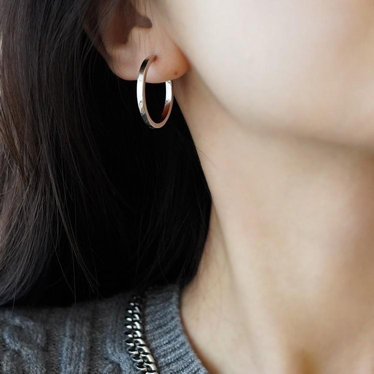 Stylish And Exquisite Imitation Silver French Ring Earrings, Trendy High-End Stud Earrings, Niche Design, Plain Ring Earrings, Ear Women