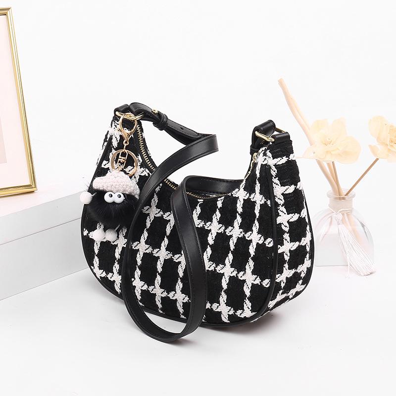 Niche Design Fashion Plaid Messenger Bag Women'S Tide Versatile Dumpling Bag Shoulder Bag