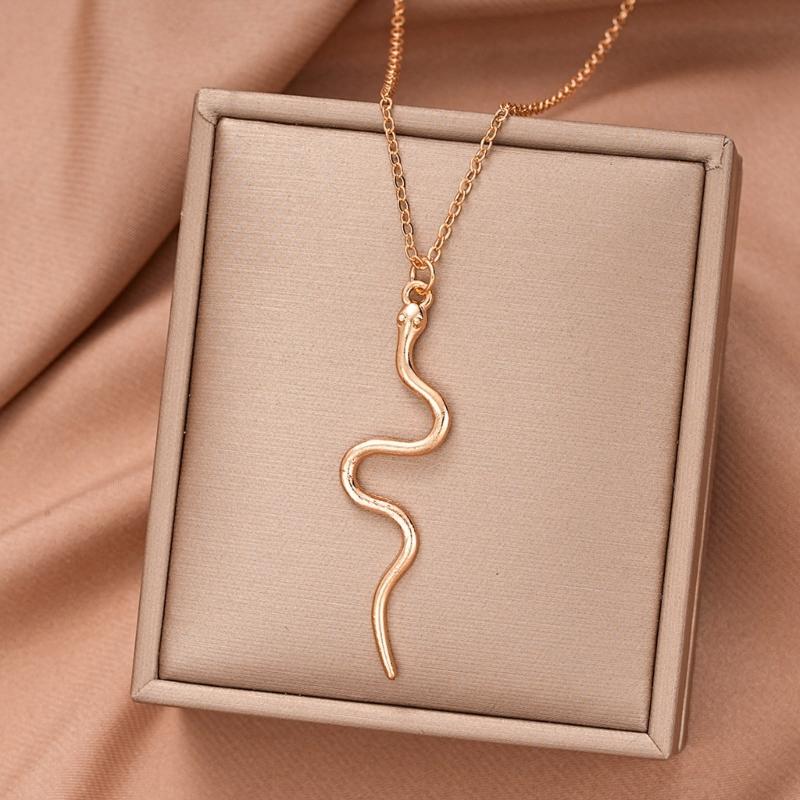 Dainty Serpents Neck Chain Jewelry Distinctive Gold/Silver Snake Pendant Necklace Neckchain Charm for All Occasion