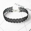 Charm Gotisch Ausgeschnittenes Muster Schwarze Spitze Choker-Halskette für Damen Sexy Temperament Halsband Kette Schmuckzubehör Geschenke