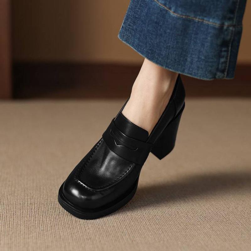 Neue Damen-Leder-Loafer in Übergröße, einfarbige Halbschuhe mit mittlerem Absatz aus Rindsleder mit dicker Sohle, Low-Top-Schuhe für alle vier Jahreszeiten, Einzelne Schuhe für Damen