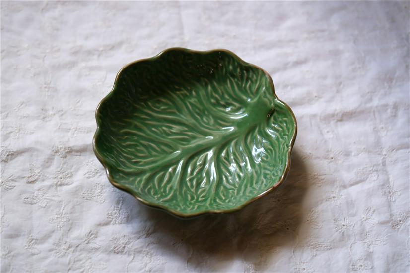 

Leaf Ceramic Plate: Versatile for Snacks, Salads, Desserts, and Dining Table Decor