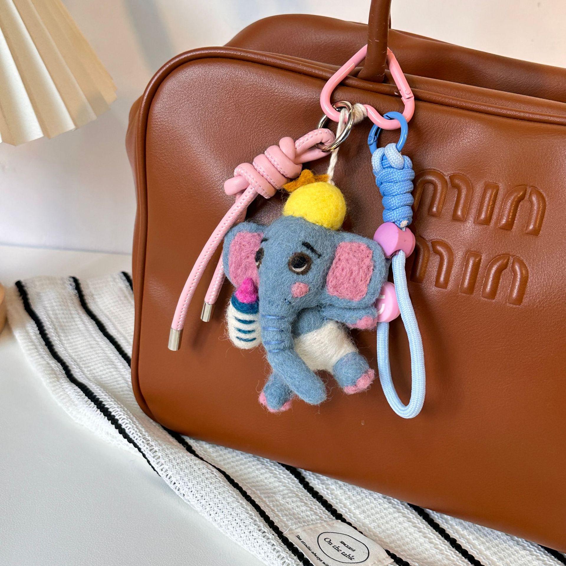Handmade Wool Felt Elephant Keychain: Cute Backpack Accessory & Small Pendant