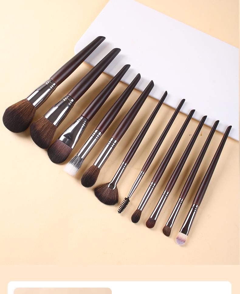 18-Piece Professional Animal Hair Makeup Brush Set - Soft Hair Brushes for Eye Shadow, Powder, and Blush.