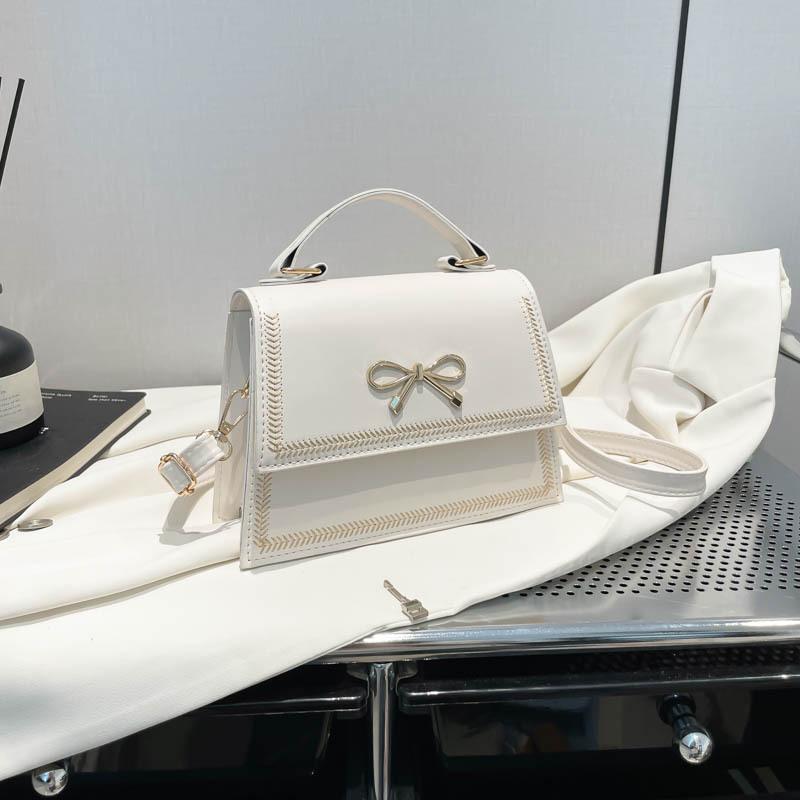 

В этом году популярны милые сумки-бантики, новый нишевый дизайн для женщин 2025, элегантные и модные наплечные сумки для поездок на работу. белый