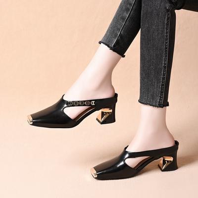 Metallkopf Anti-Kick Oberbekleidung Hausschuhe Damenmode vielseitige Kette quadratischer Kopf Ein-Pedal Lazy Damen Sandalen