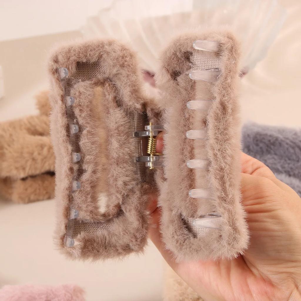Winter Plush Square Hair Claw for Women Korean Elegant Acrylic Hairpins Faux Fur Hair Clip Girls Barrette Crab Hair Accessories