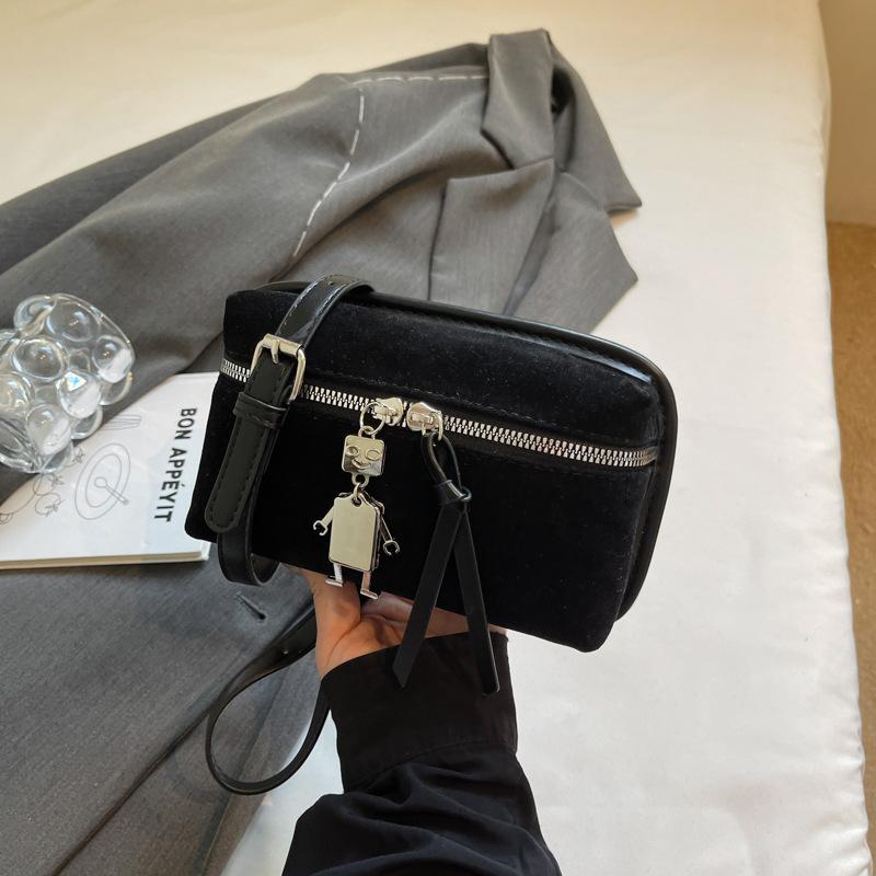 Retro Niche Suede Bag Women's 2025 New Autumn and Winter Versatile Messenger Bag Fashionable Mini Super Fire Mobile Phone Bag