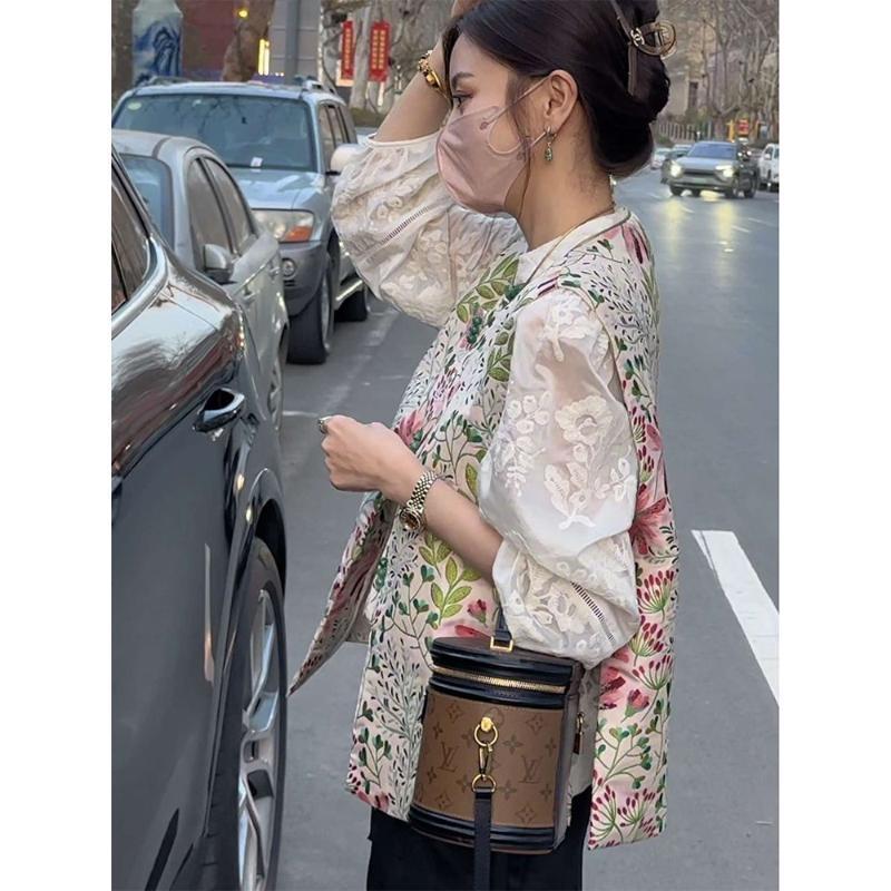 Women's Chinese-Style Sleeveless Vest: Fashionable Retro Shawl Top for Spring & Autumn