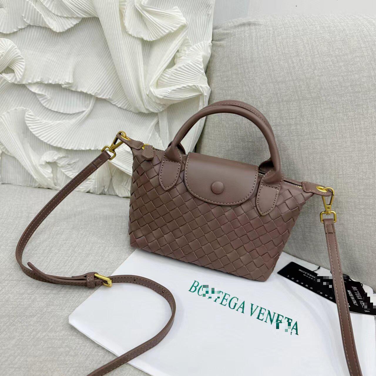 

24 новые высококачественные ретро-тканые сумки: Сумки-мессенджеры, сумки-мессенджеры и универсальные модели для трансграничной торговли 20*10*15CM (Plain)