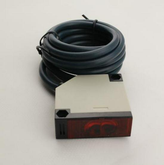 HUGONG Infrared Visible Light Diffuse Reflection Sensor E3JK-DS70M1/2