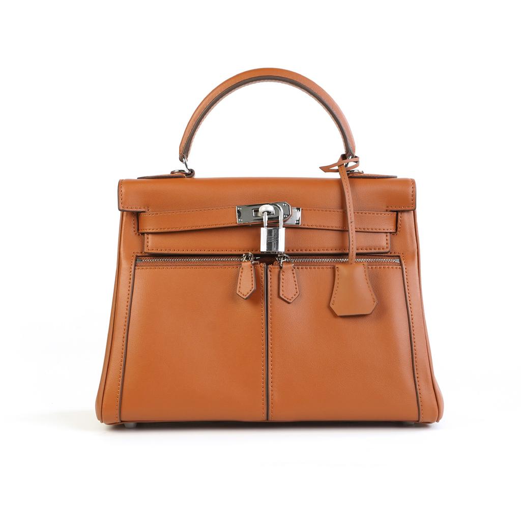 This Women's Bag Is Made of Cowhide with Double Pockets and Has a Large Capacity for Commuting. It Features Two Shoulder Straps and a Shoulder Strap