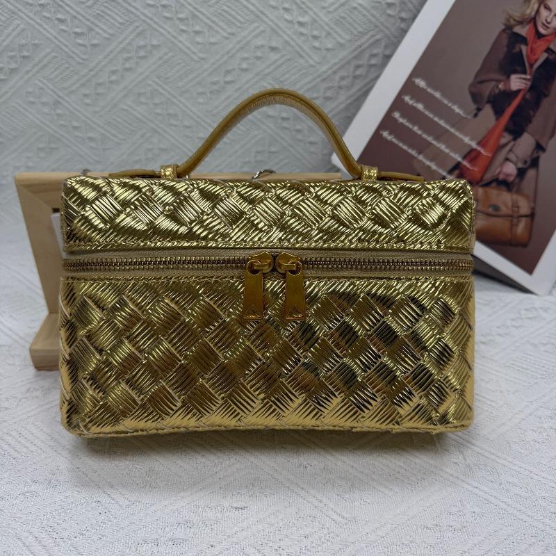 The New Lunch Box Bag Features a Niche Design, Purely Handmade Woven Design, High-end Crossbody Lightweight Makeup Bag