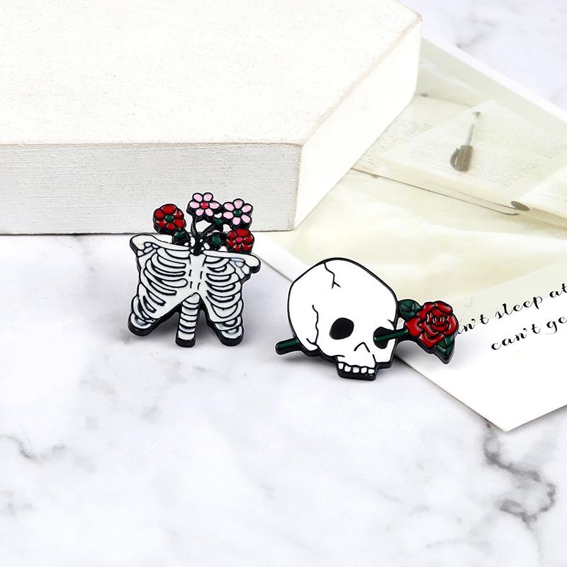 Skull Rose Flowers Enamel Pins Gothic Flower Skeleton Brooch Denim Backpack Lapel Pin Punk Dark Badge Jewelry for Men Women Gift