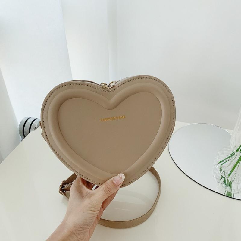 Fashion Cute Heart Shaped Crossbody Bag with Gold Letter Detail Adjustable Shoulder Strap Faux Leather Shoulder Purse for Women