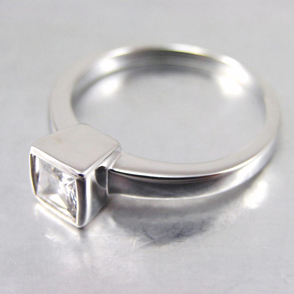 Silver Ring 'Angela' White