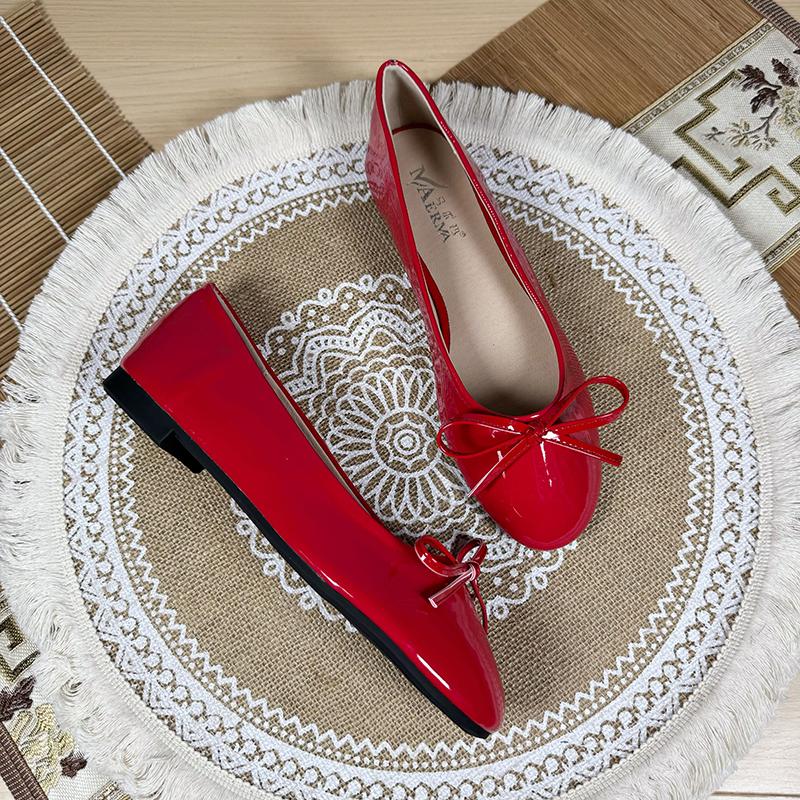 Fashion Flat Shoes Women's 2025 Spring and Autumn New Round Toe Ballet Shoes Bow Knot Shallow Retro Patent Leather Red Plus Size 43 44
