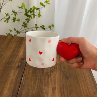 Jednoduchý keramický kostkovaný hrnek na kávu Červené srdce-latte Šálek na kávu Jemný Domácí Snídaňový Ovesná kaše Mléčný hrnek Hrnek na vodu Narozeninový dárek Nový