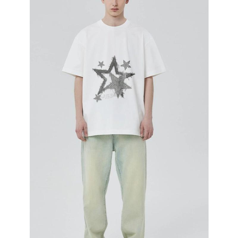 Černé tričko se vzorem hvězd a grafickým textem pro běžné nošení